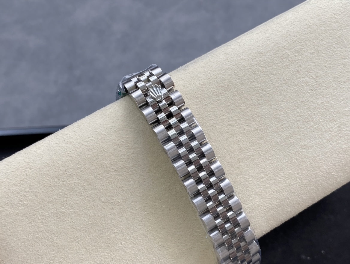 Elegant Stainless Steel Watch 31mm