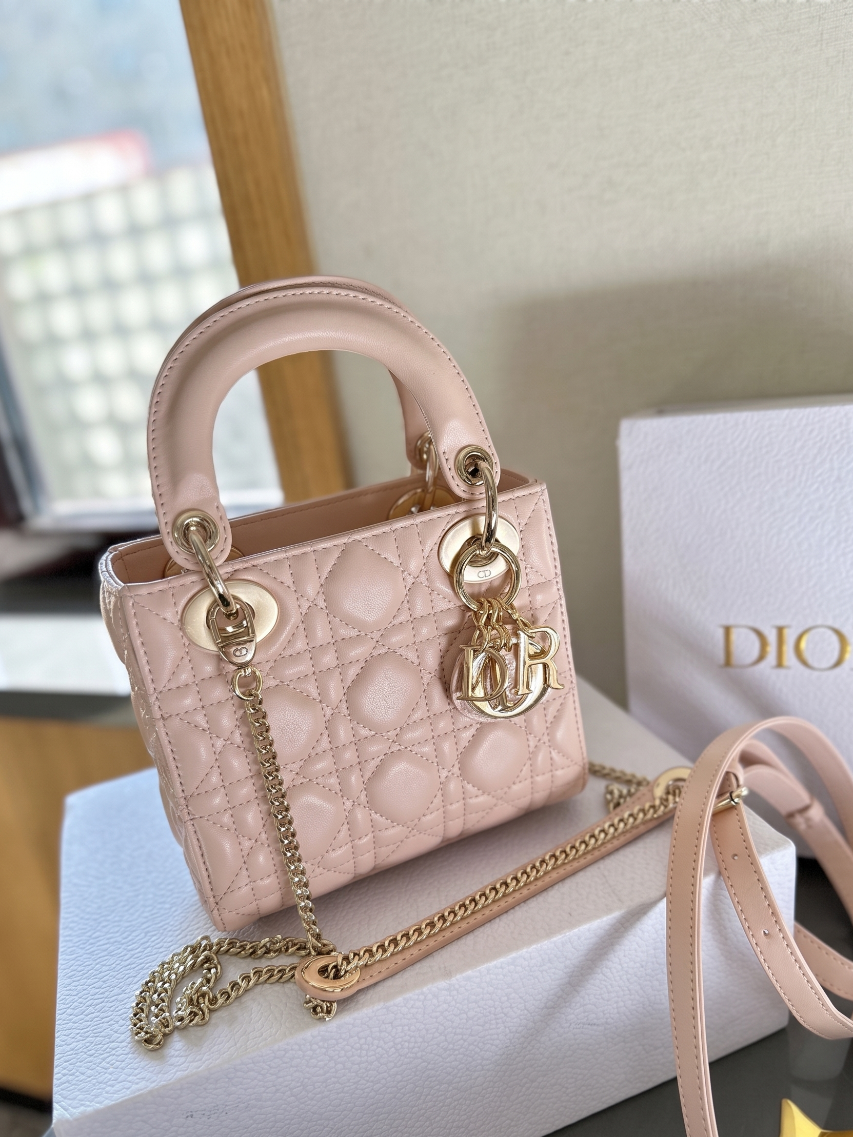 New handbag with gift box packaging size 17cm