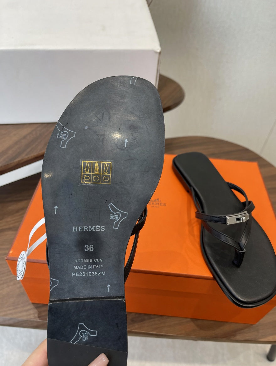 Luxury-Inspired Flat Flip Flop Sandals in Premium Leather