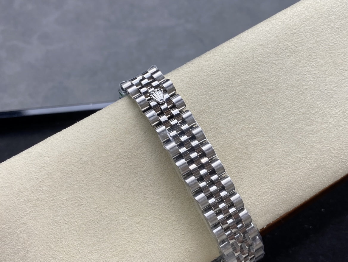 Elegant Stainless Steel Pink 31mm
