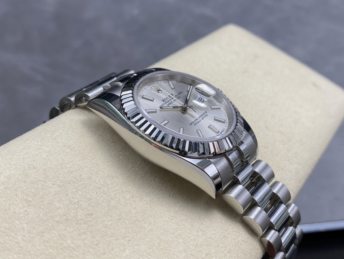 Elegant Stainless Steel Watch 31mm