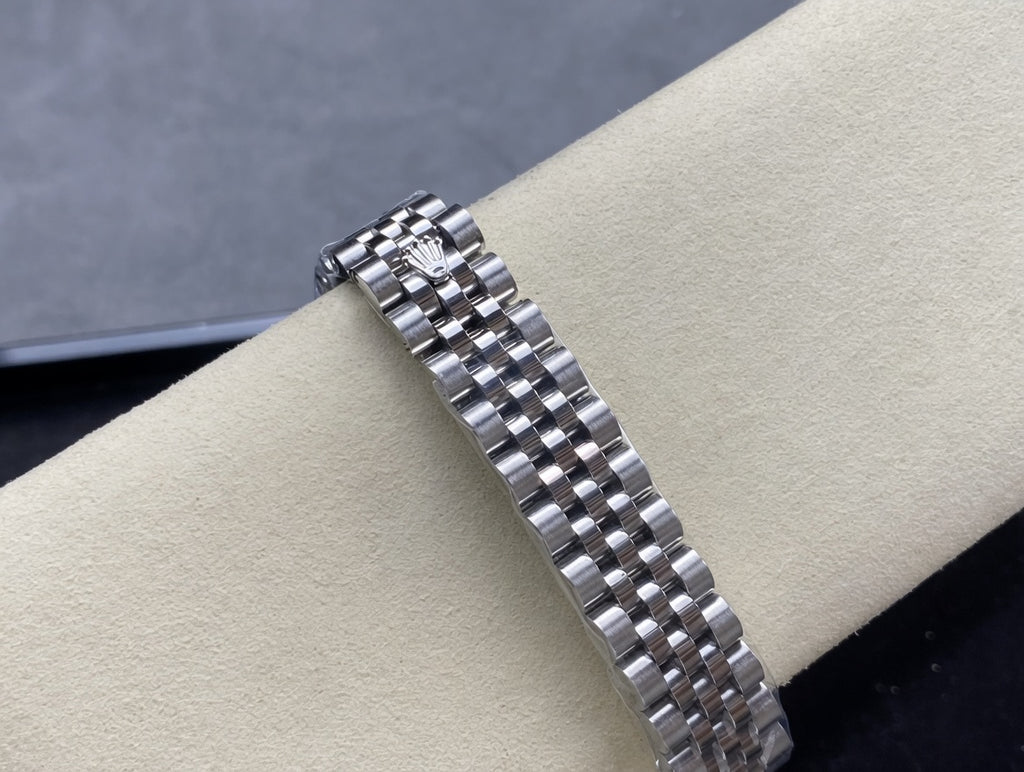 Elegant Stainless Steel Watch 31mm